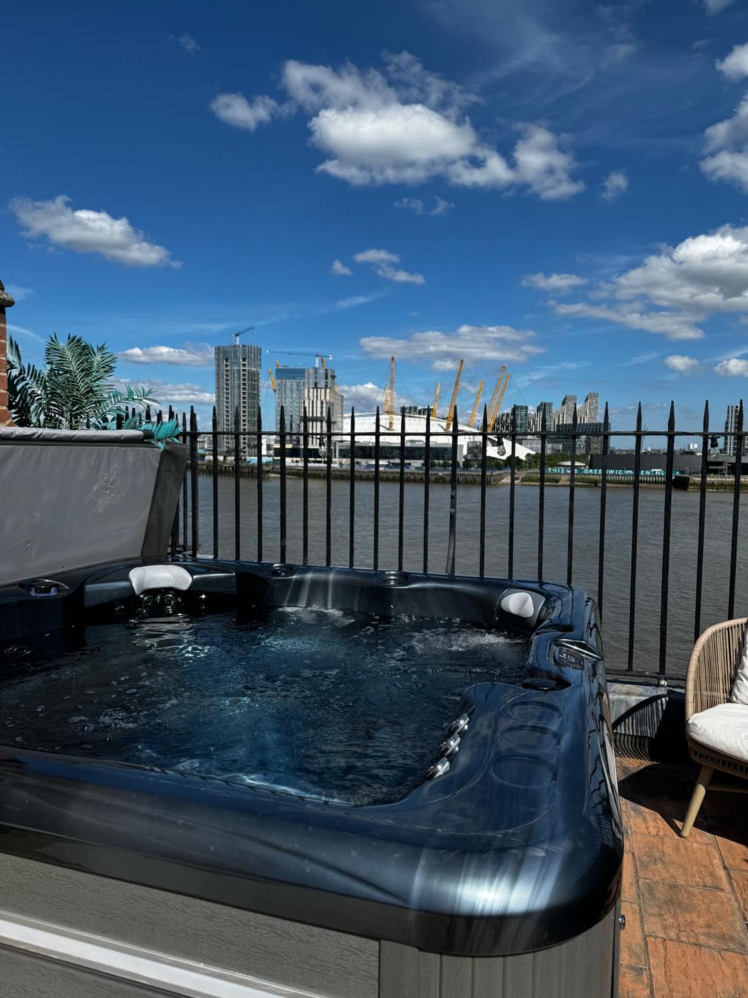 3 X Bedroom Riverside Flat With Hot Tub On Roof Terrace Londyn Zewnętrze zdjęcie